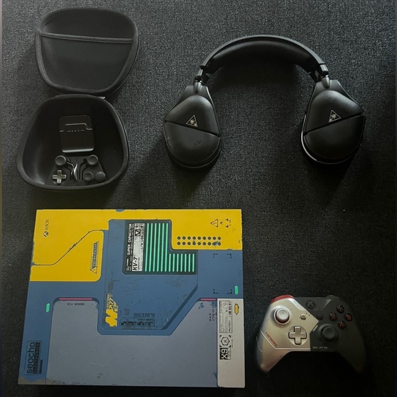 Xbox one x cyberpunk edition - Picture 1 of 1